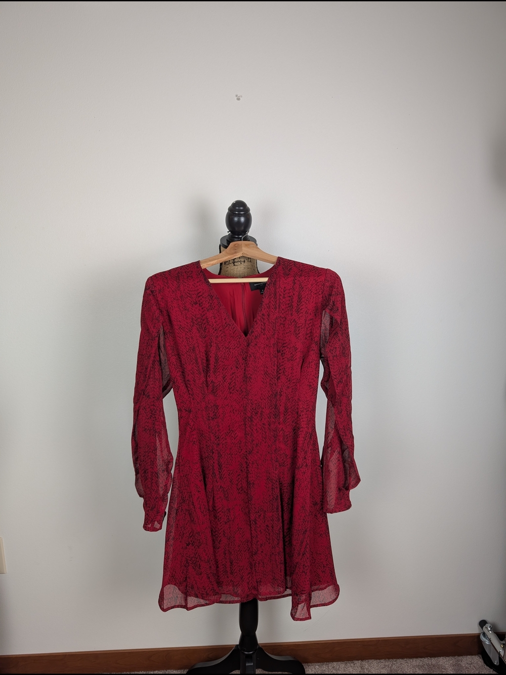 Banana Republic Red Printed V-Neck Long Sleeve Dress! ❤️